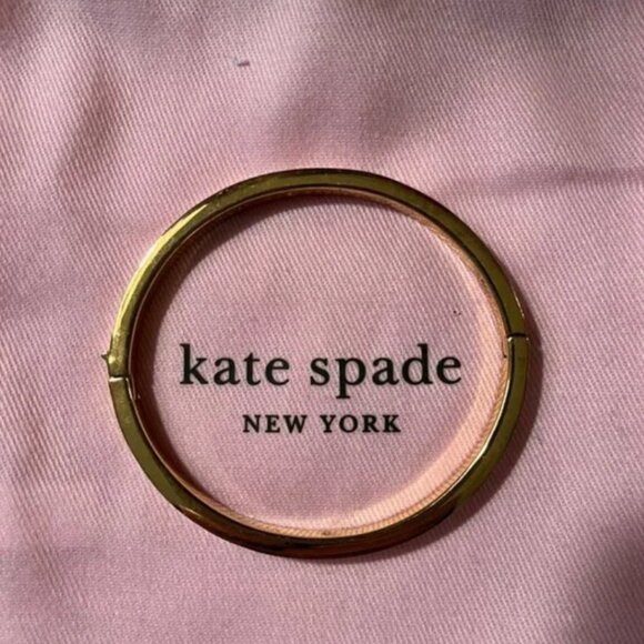 🆕NWOT Kate Spade Spot the Spade Hinged Bangle White - Picture 5 of 5